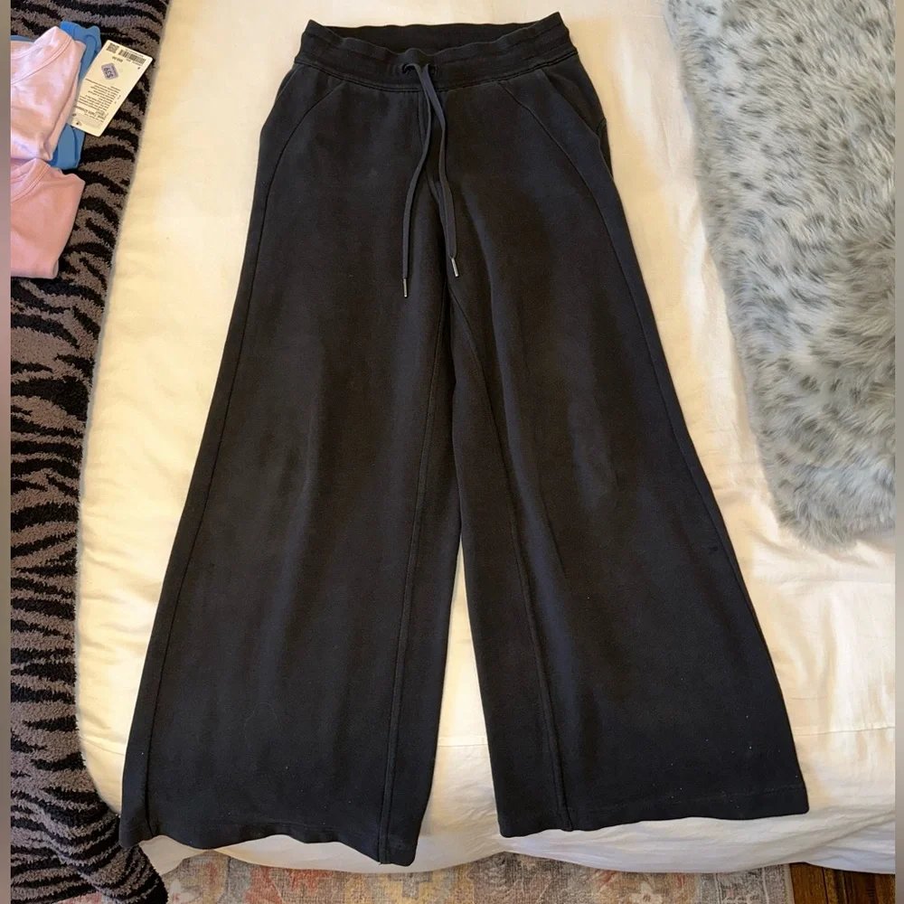 Lululemon Scuba Wide Leg Sweat Pants - Picture 1 of 4